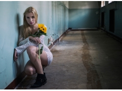 梦见和死去的人在一起是何寓意？